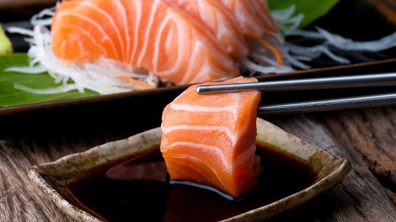 Sashimi cá hồi tươi rói, chuẩn Nhật từ cá hồi Nauy